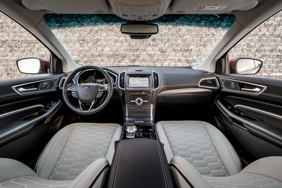 Торпедо Ford Edge Vignale 2018 года  (EU) (фото 10 из 40)